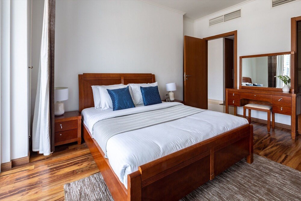 Дубай: Visually Unique 1BR Apartment in JLT - Sleeps 4!