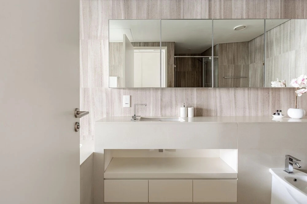 Дубай: Superb And Modern 1BR on a Premier Waterfront Location!