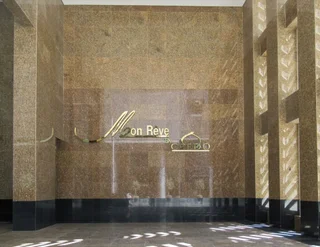 Дубай: Chic 3BR With Study in The Heart of Downtown Dubai!