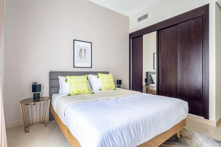 Дубай: Chic 3BR With Study in The Heart of Downtown Dubai!