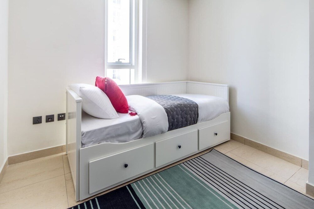 Дубай: Chic 3BR With Study in The Heart of Downtown Dubai!