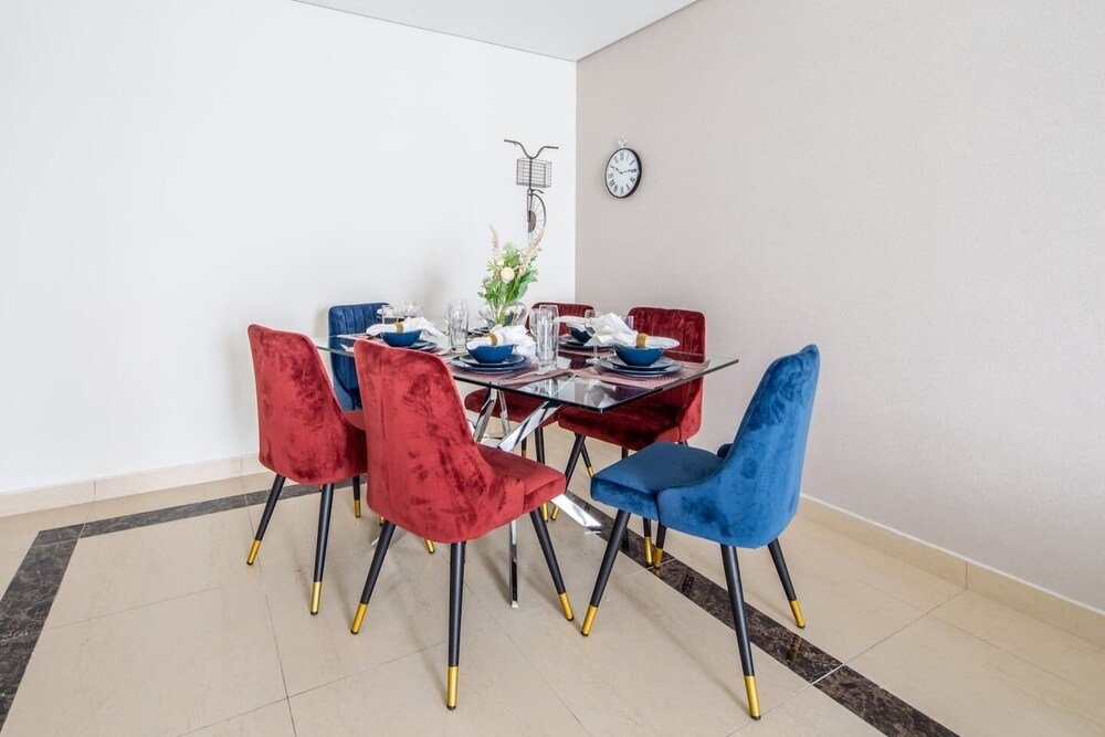 Дубай: Chic 3BR With Study in The Heart of Downtown Dubai!