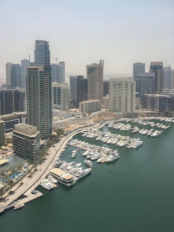Дубай: Stylish + Bright 1BR With Dubai Marina Views!