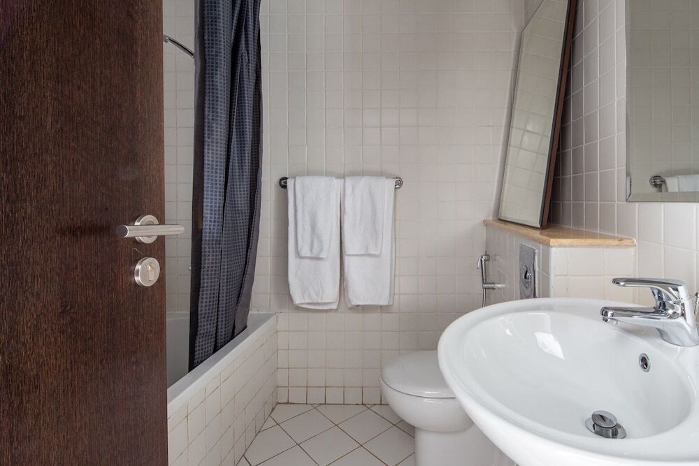 Дубай: Stylish + Bright 1BR With Dubai Marina Views!