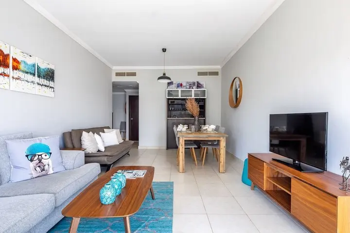 Дубай: Stylish + Bright 1BR With Dubai Marina Views!