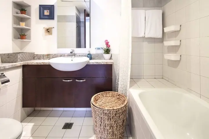 Дубай: Trendy & Modern 1BR in Marina - Sleeps 4!