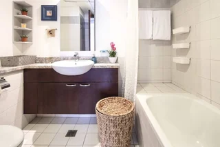 Дубай: Trendy & Modern 1BR in Marina - Sleeps 4!
