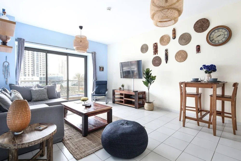 Дубай: Trendy & Modern 1BR in Marina - Sleeps 4!