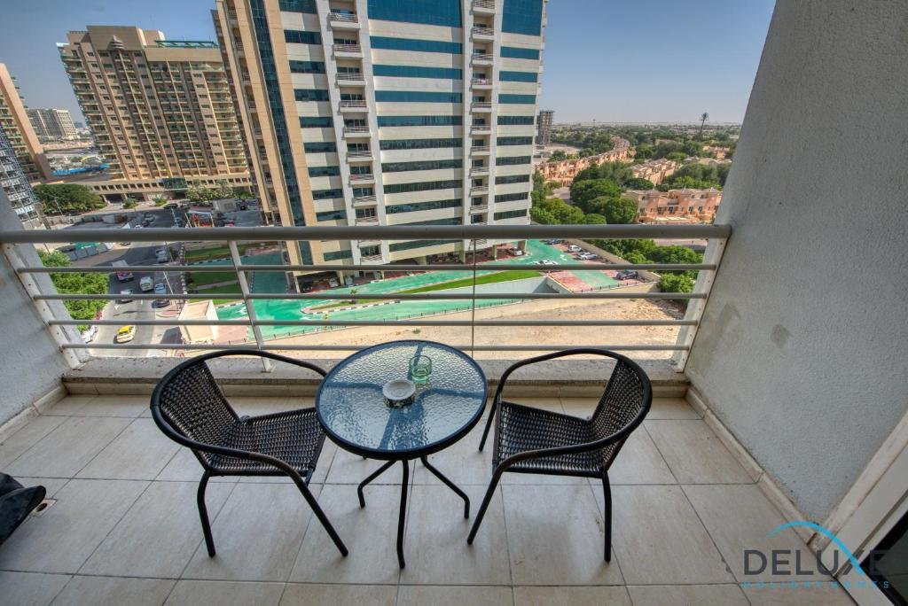 Дубай: Lovely 1BR in Sports City With Golf Course Views!