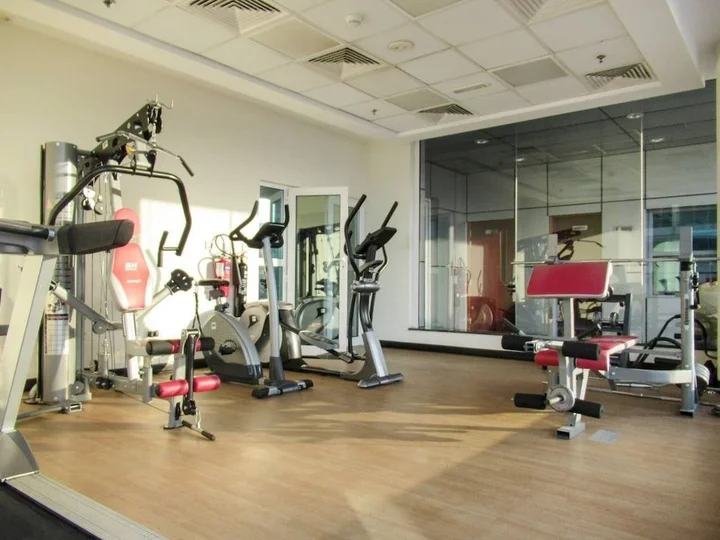 Дубай: Lovely 1BR in Sports City With Golf Course Views!