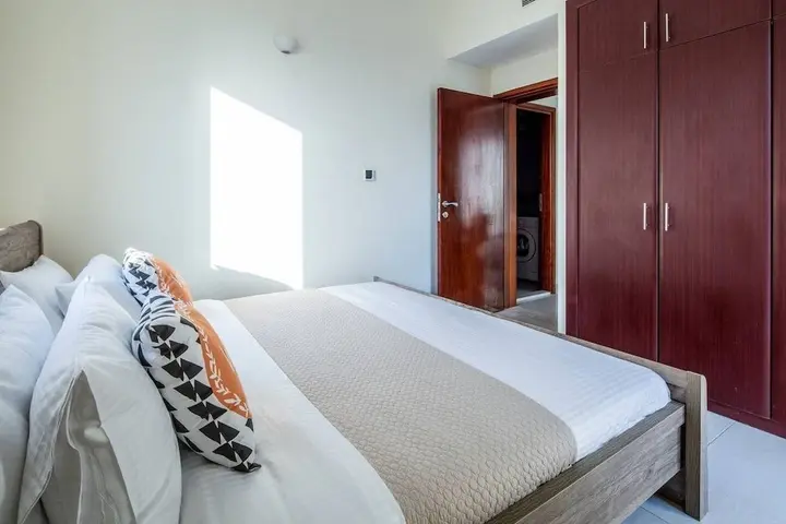 Дубай: Lovely 1BR in Sports City With Golf Course Views!