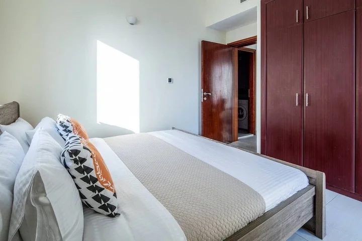 Дубай: Lovely 1BR in Sports City With Golf Course Views!