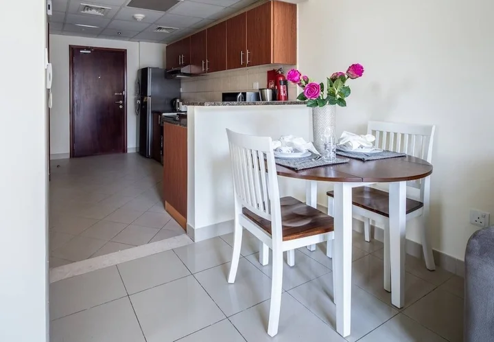 Дубай: Lovely 1BR in Sports City With Golf Course Views!