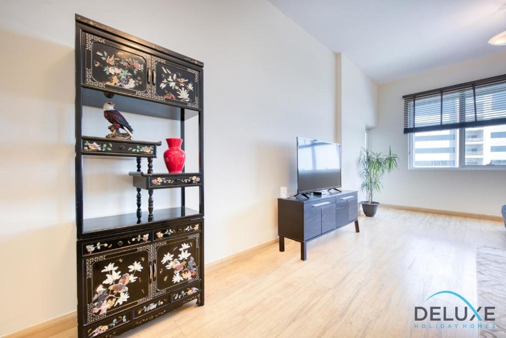 Дубай: Lovely 1BR in Sports City With Golf Course Views!