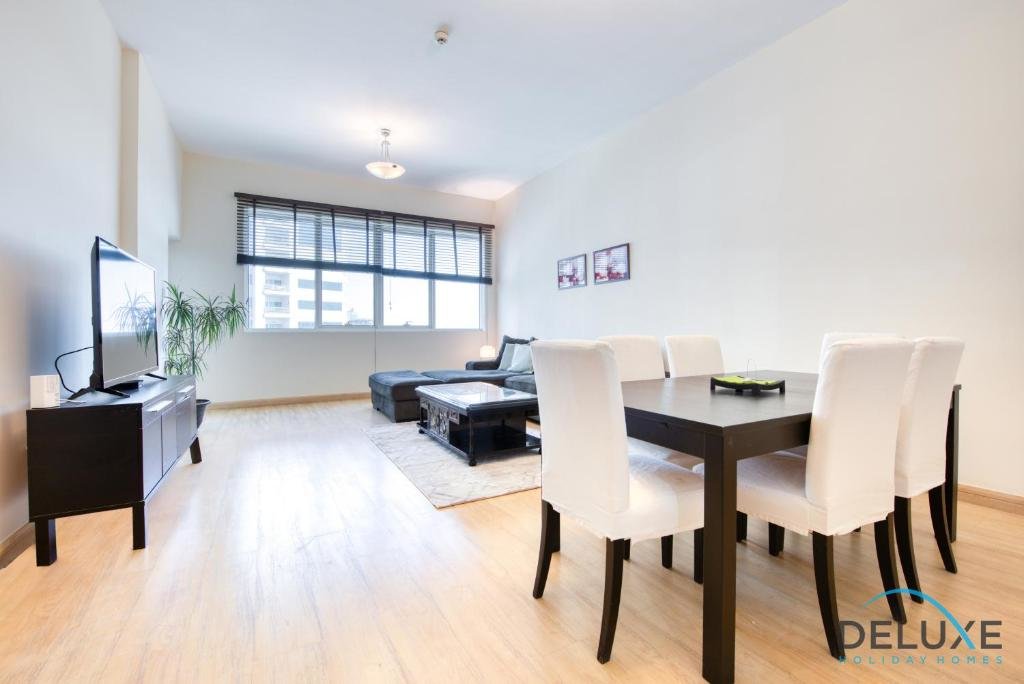 Дубай: Lovely 1BR in Sports City With Golf Course Views!
