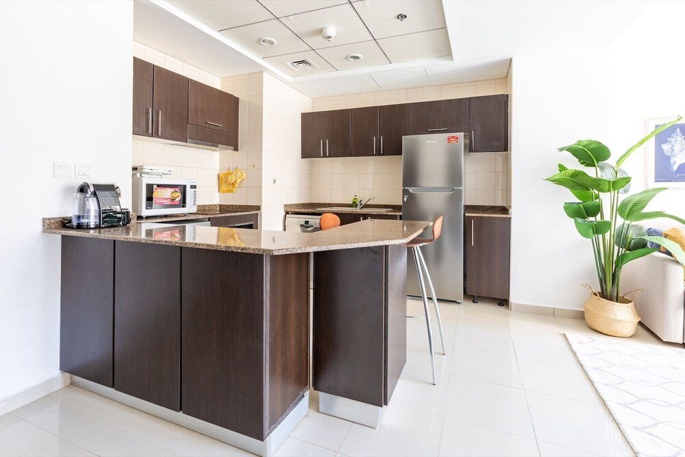Дубай: Flashy & Vibrant 1BR Apartment in Dubai Marina!