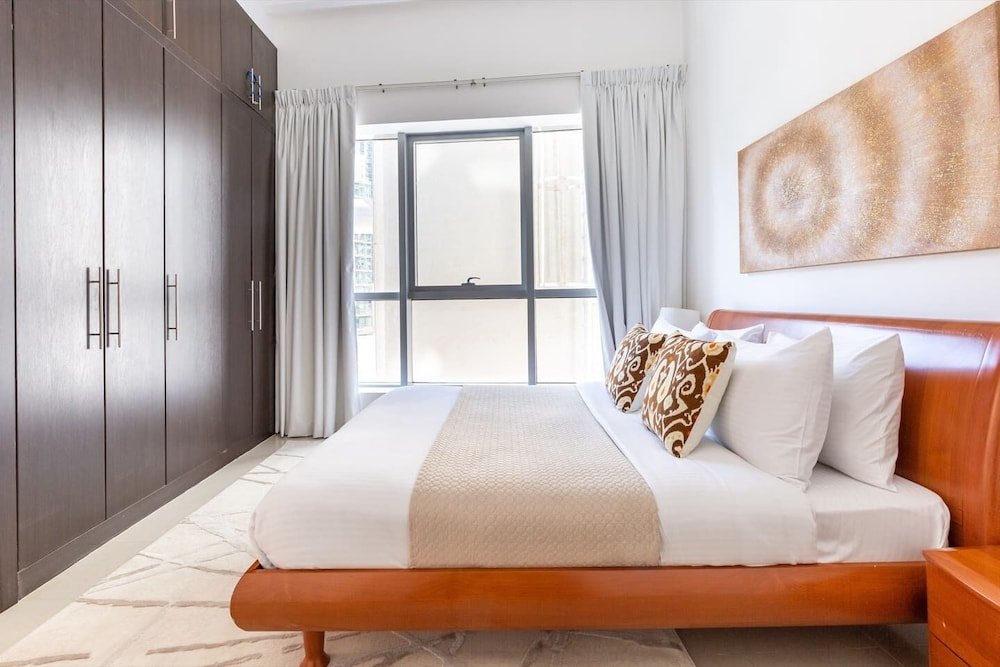 Дубай: Flashy & Vibrant 1BR Apartment in Dubai Marina!