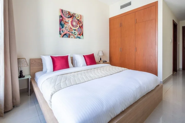 Дубай: Remarkable & Upscale Living in This 1BR Apartment at JLT