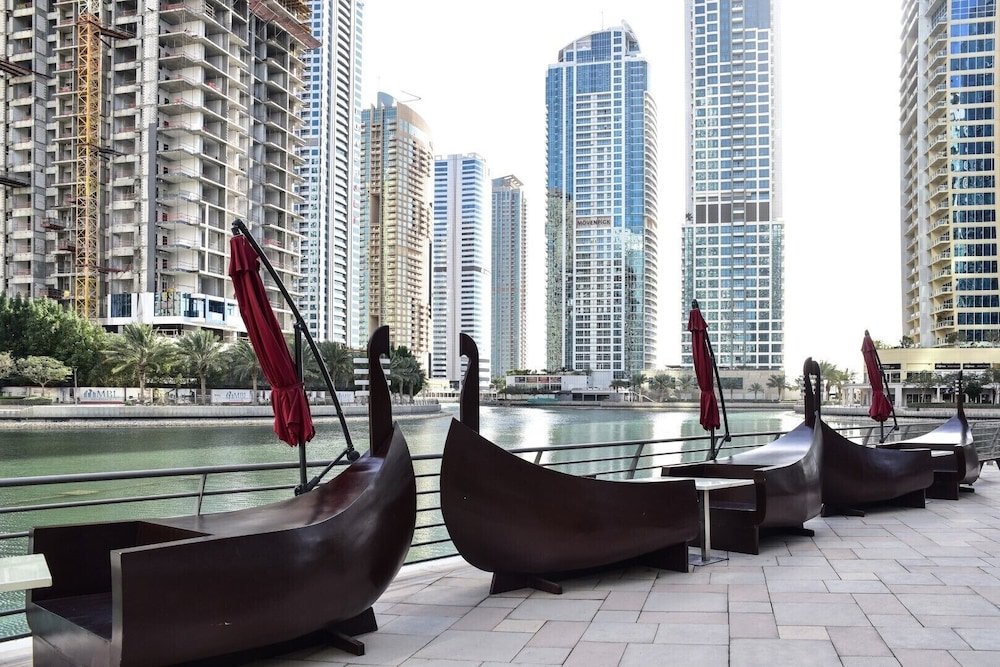 Дубай: Remarkable & Upscale Living in This 1BR Apartment at JLT