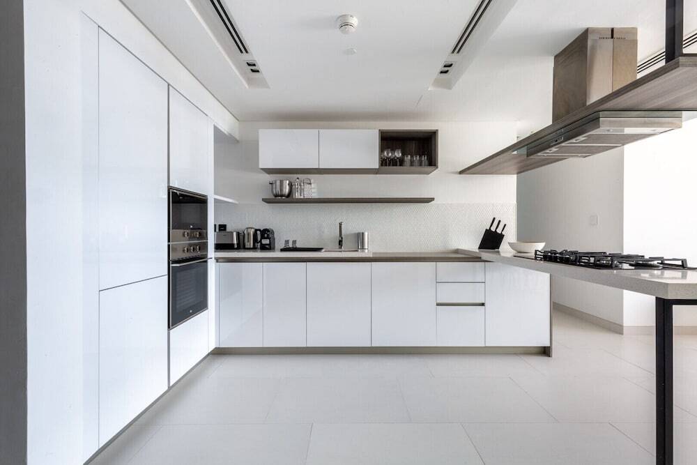 Дубай: Stylish 2BR Apartment by the Beach - The Palm Jumeirah