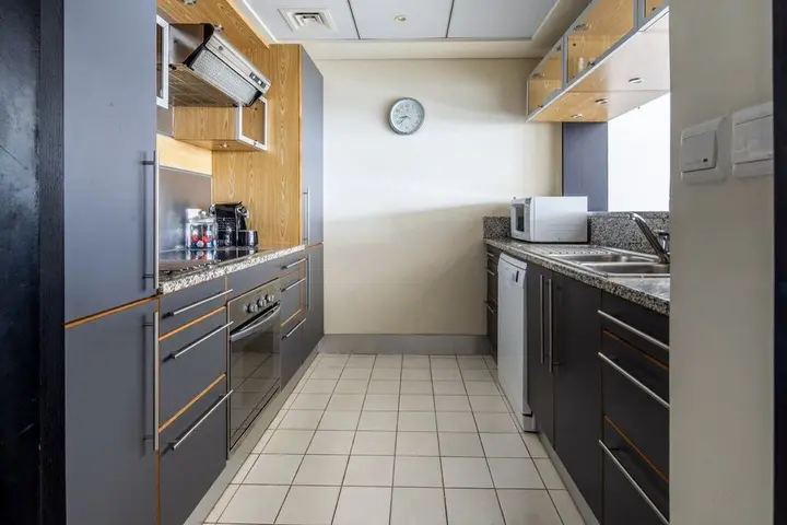 Дубай: Striking 1BR in Dubai Marina - Minutes From Beach