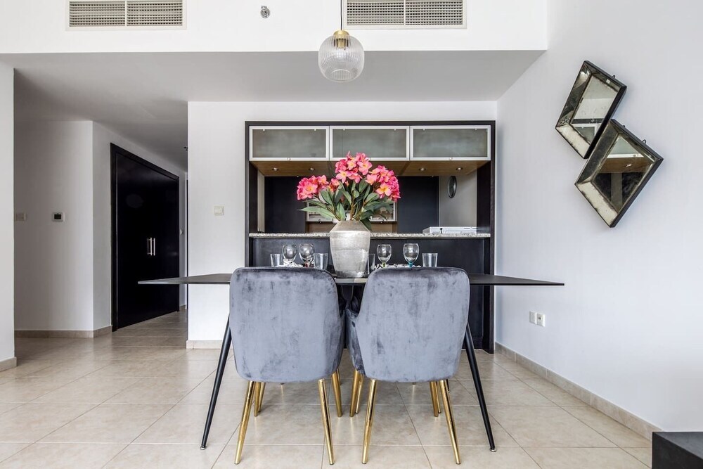 Дубай: Striking 1BR in Dubai Marina - Minutes From Beach