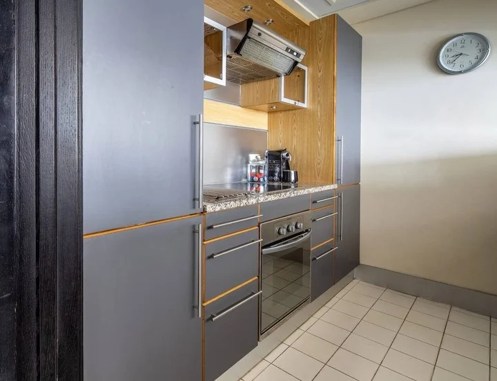Дубай: Striking 1BR in Dubai Marina - Minutes From Beach