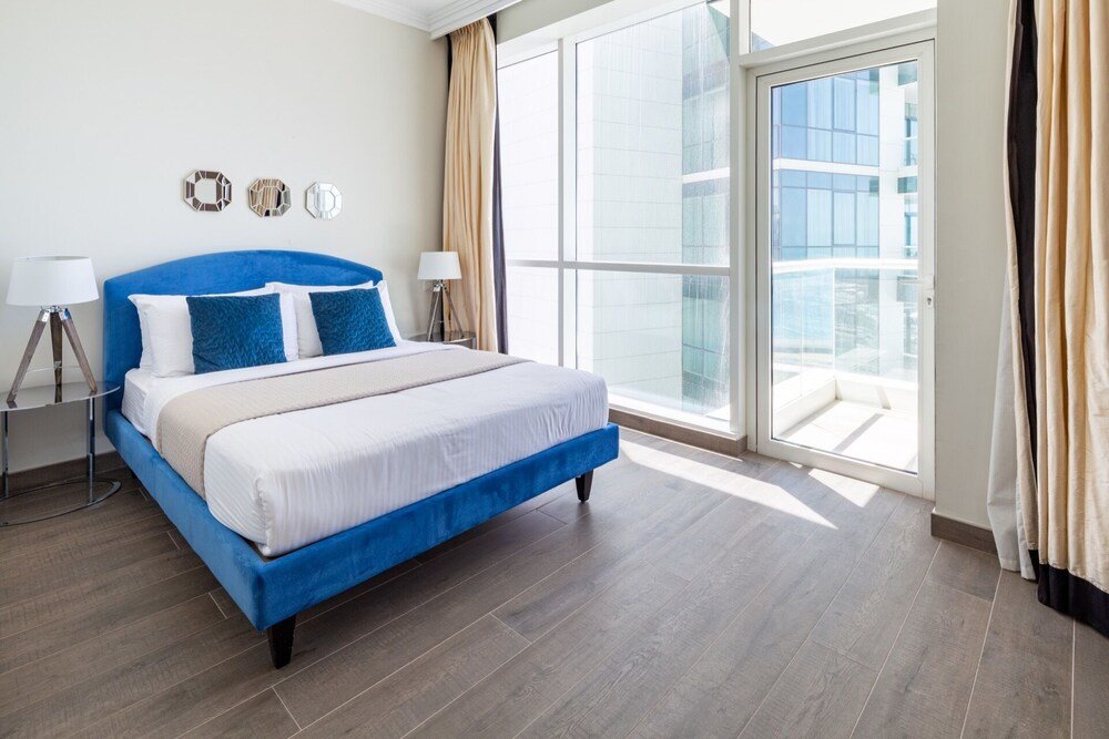 Дубай: Astounding 3BR Apartment w/ Sea & Marina Views!