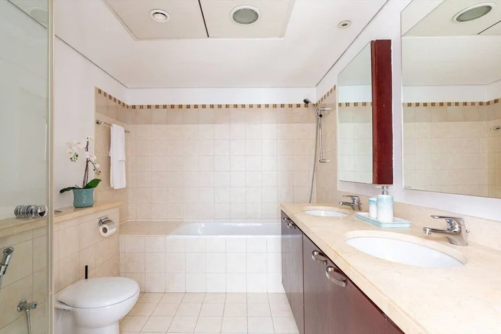 Дубай: Visually Stunning 2BR in Dubai Marina - Sleeps 5!