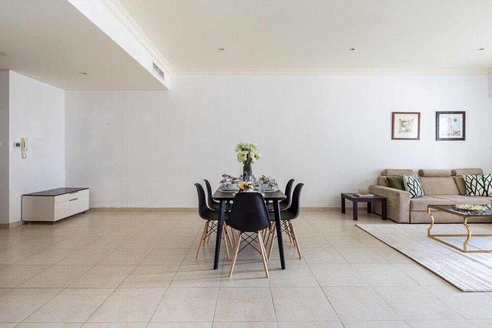 Дубай: Elegant & Spacious 2BR Apartment In Dubai Marina