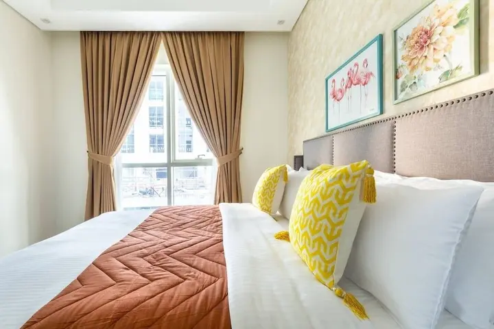 Дубай: Sleek & Sophisticated 2BR With Study Within Downtown Dubai!