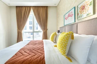 Дубай: Sleek & Sophisticated 2BR With Study Within Downtown Dubai!