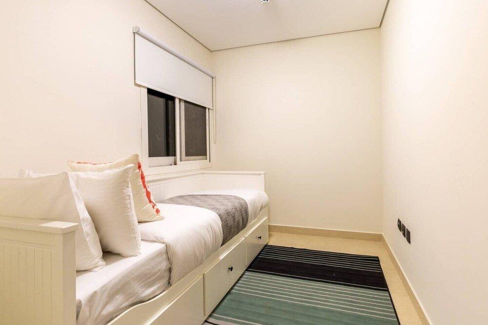 Дубай: Sleek & Sophisticated 2BR With Study Within Downtown Dubai!