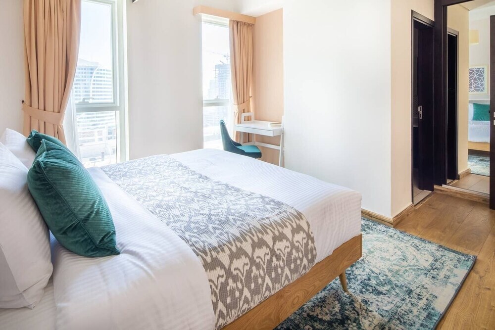Дубай: Luxurious Living In This 2BR With Study in Downtown Dubai - Sleeps 5!