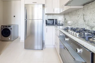 Дубай: Luxurious Living In This 2BR With Study in Downtown Dubai - Sleeps 5!