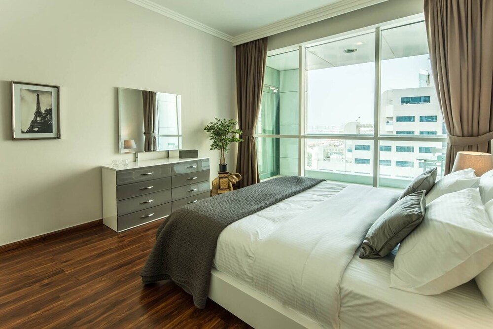 Дубай: Upscale 1BR - Sea Views - Direct Beach Access!