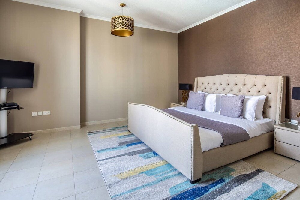 Дубай: Lavish 2BR With Picturesque Burj Khalifa Views!