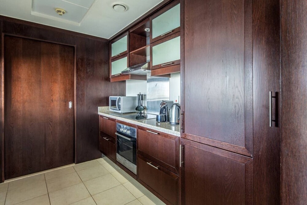 Дубай: Lavish 2BR With Picturesque Burj Khalifa Views!