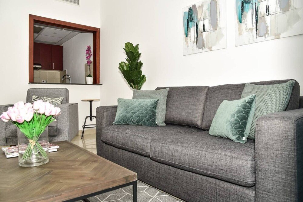 Дубай: Modern 1BR w/ Gorgeous Marina Views! Sleeps 4