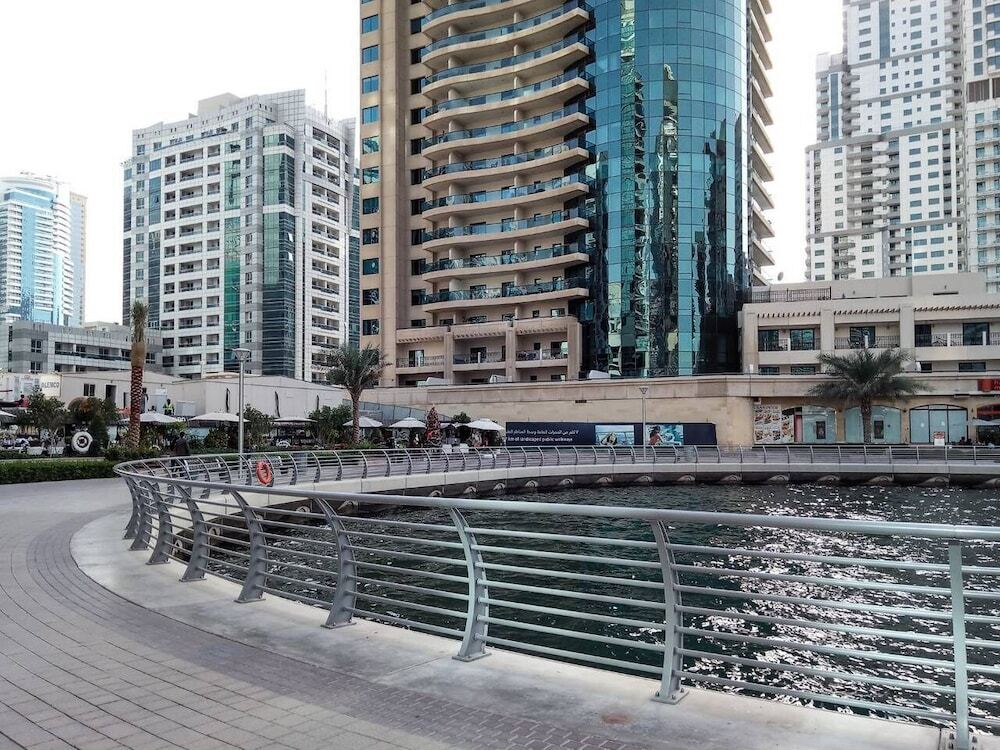 Дубай: Modern 1BR w/ Gorgeous Marina Views! Sleeps 4