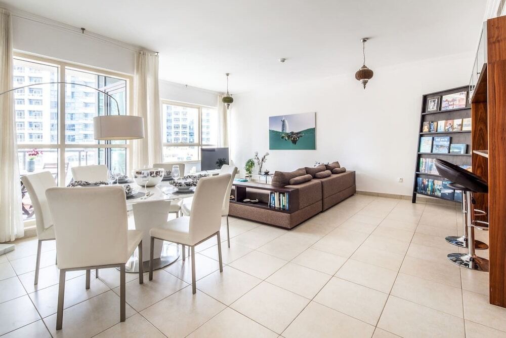 Дубай: Unique & Stylish 1BR w/ Incomparable Marina Views!