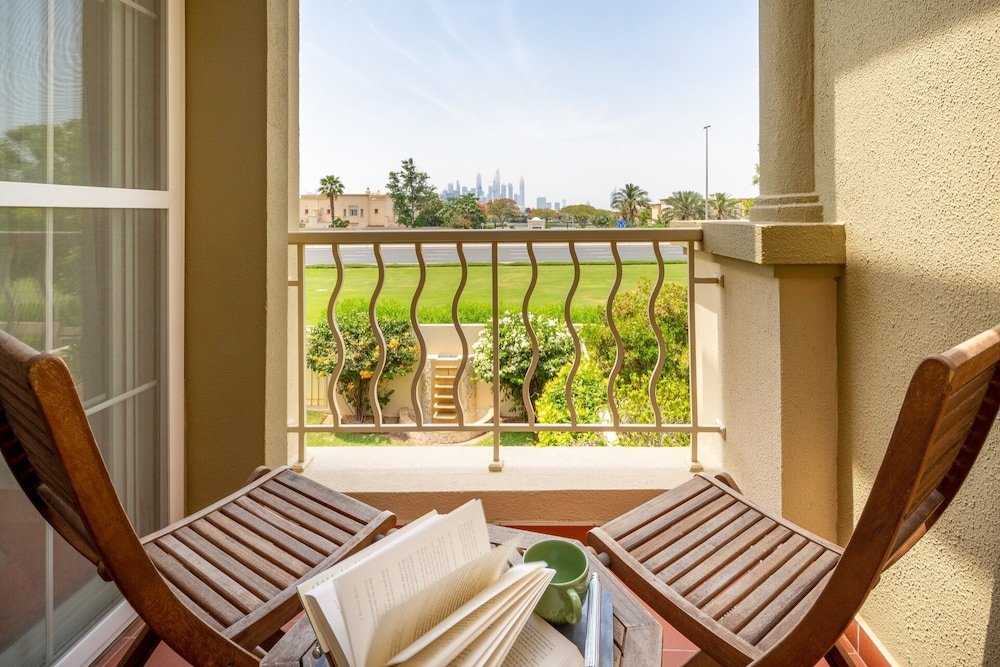 Дубай: Radiant & Lush 2BR Villa In The Springs 11 - Sleeps 6!
