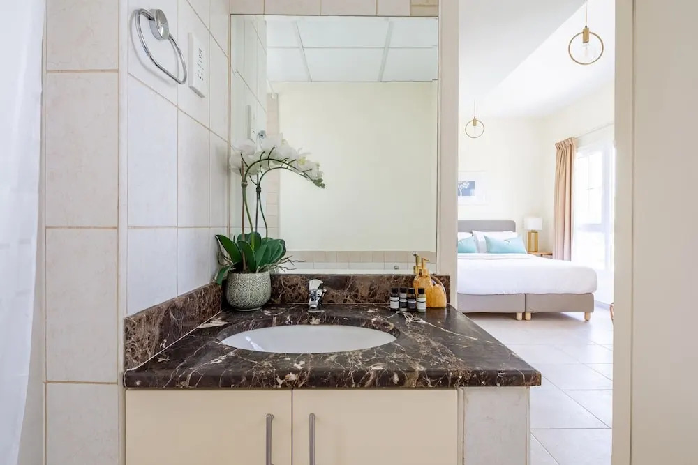 Дубай: Radiant & Lush 2BR Villa In The Springs 11 - Sleeps 6!