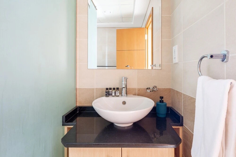 Дубай: Elegant and Functional 2BR in Marina - Sleeps 5!