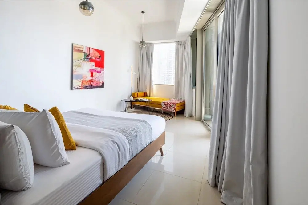 Дубай: Elegant and Functional 2BR in Marina - Sleeps 5!