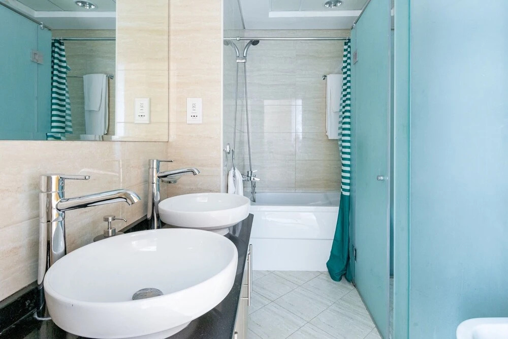 Дубай: Elegant and Functional 2BR in Marina - Sleeps 5!