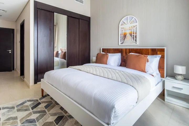 Дубай: Modern Luxury Living in This 3BR Apt in Downtown Dubai