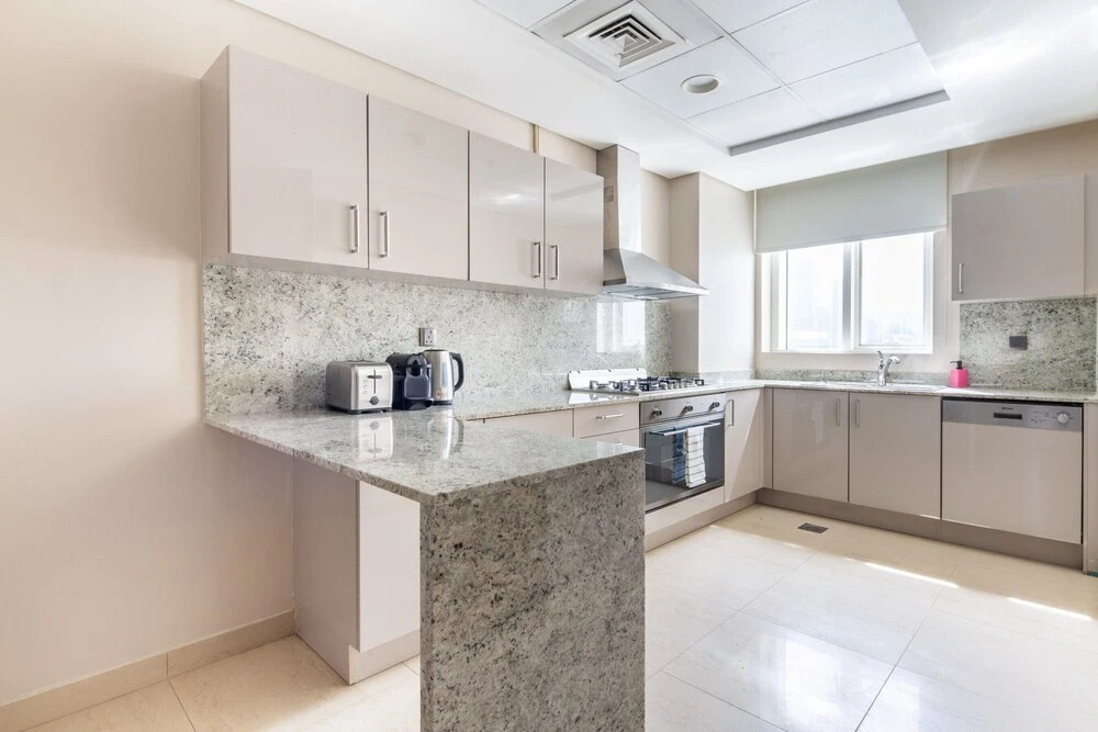 Дубай: Modern Luxury Living in This 3BR Apt in Downtown Dubai
