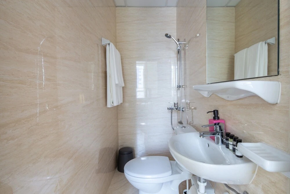 Дубай: Modern Luxury Living in This 3BR Apt in Downtown Dubai