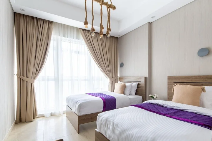 Дубай: Modern Luxury Living in This 3BR Apt in Downtown Dubai